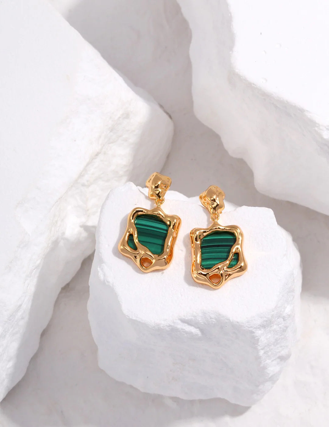 "Cascade de Malachite" : Boucles d'Oreilles Pendantes en Malachite et Or Vermeil