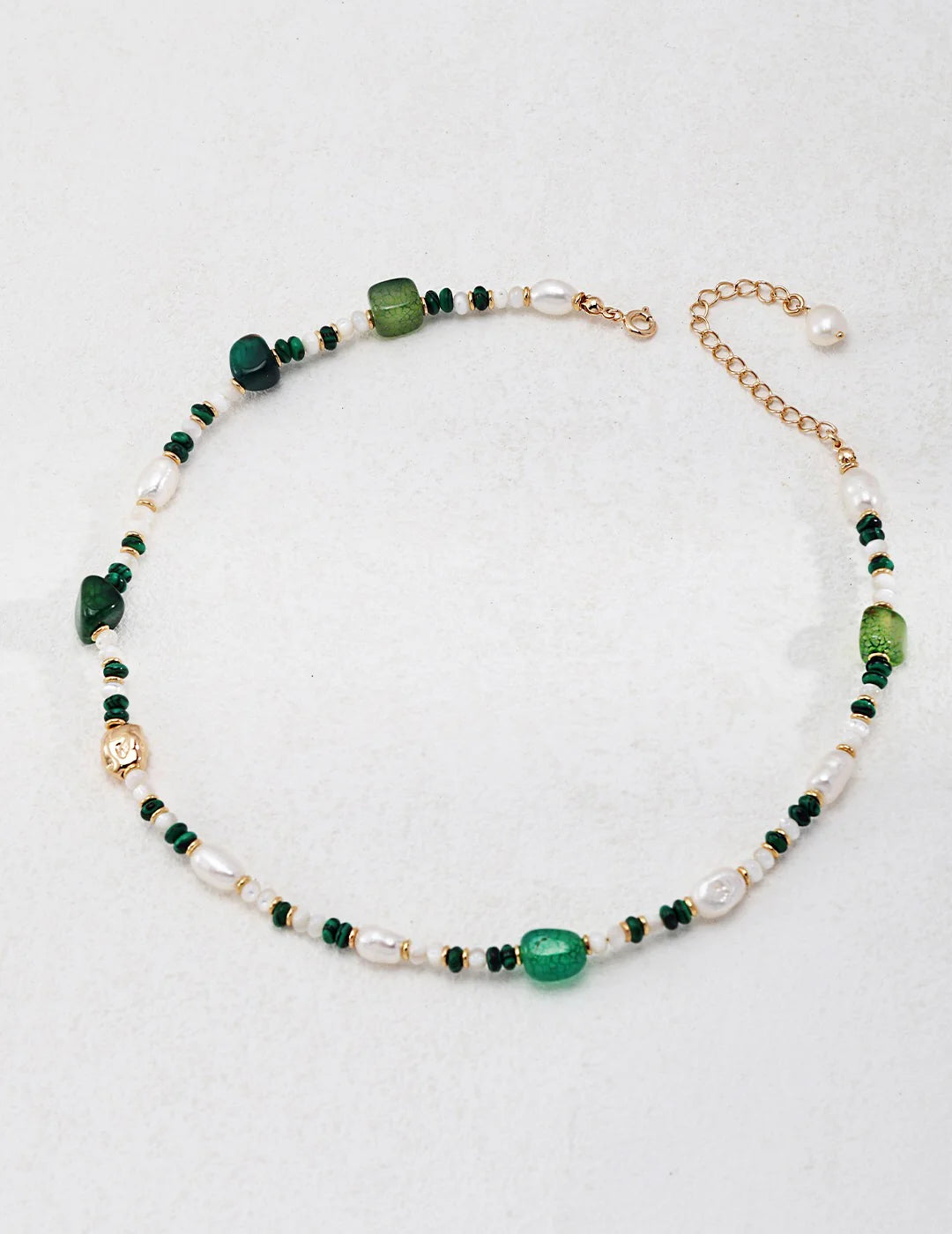 "Éclat Verdoyant" : Collier en Agate Verte et Perles d’Eau Douce