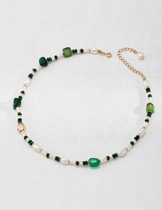 "Éclat Verdoyant" : Collier en Agate Verte et Perles d’Eau Douce