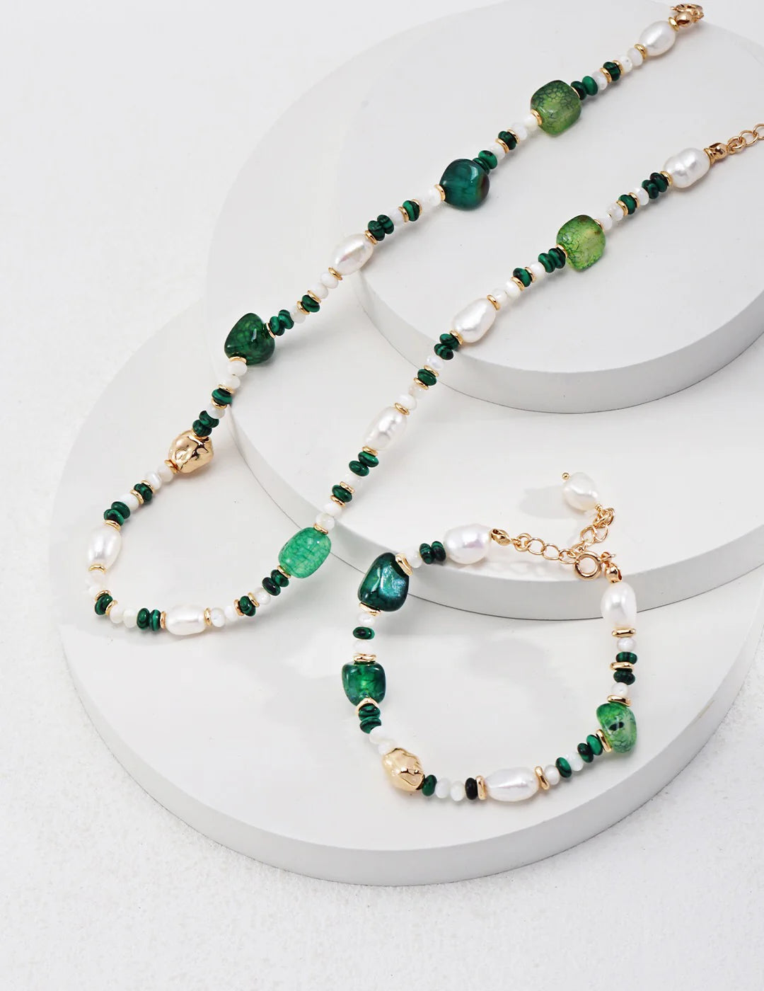 "Éclat Verdoyant" : Collier en Agate Verte et Perles d’Eau Douce